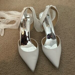 Badgley Mischka Collection Blaze Bump White size 8